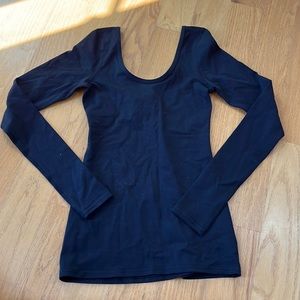 Lululemon black ballet scoopneck top size 2